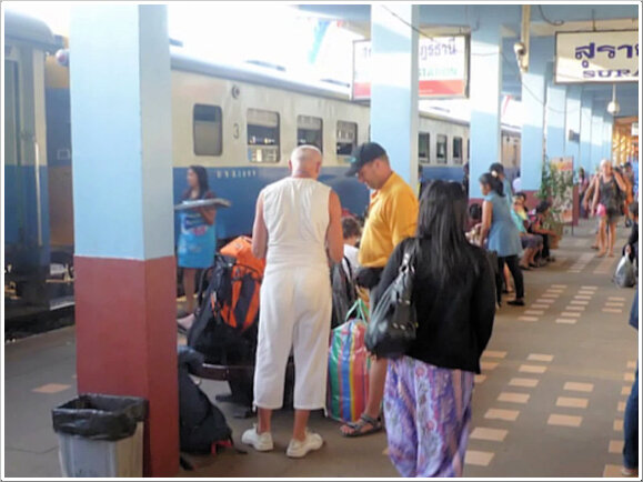 Parichat & Ich: 2010_12 Rückreise 04-Mit dem Nachtzug von Suratthani nach Bangkok