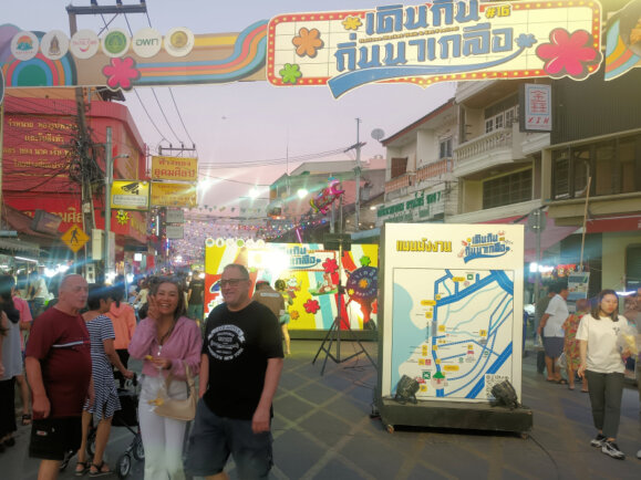Parichat & Ich: 2025_01 Naklua Walking Street 01